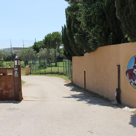 Hotel & Golf Ca La Caputxeta Castello  D'Empuries Exterior photo
